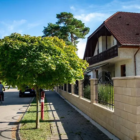 Apartament Zsolnay *