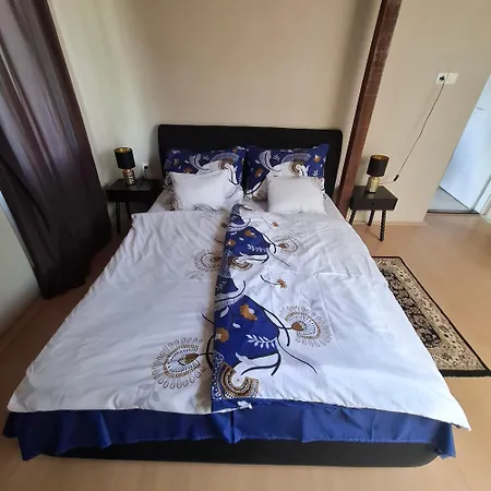 Zsolnay Apartment